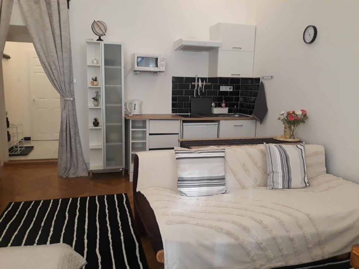 M&M Apartment Budapest House ภายนอก รูปภาพ