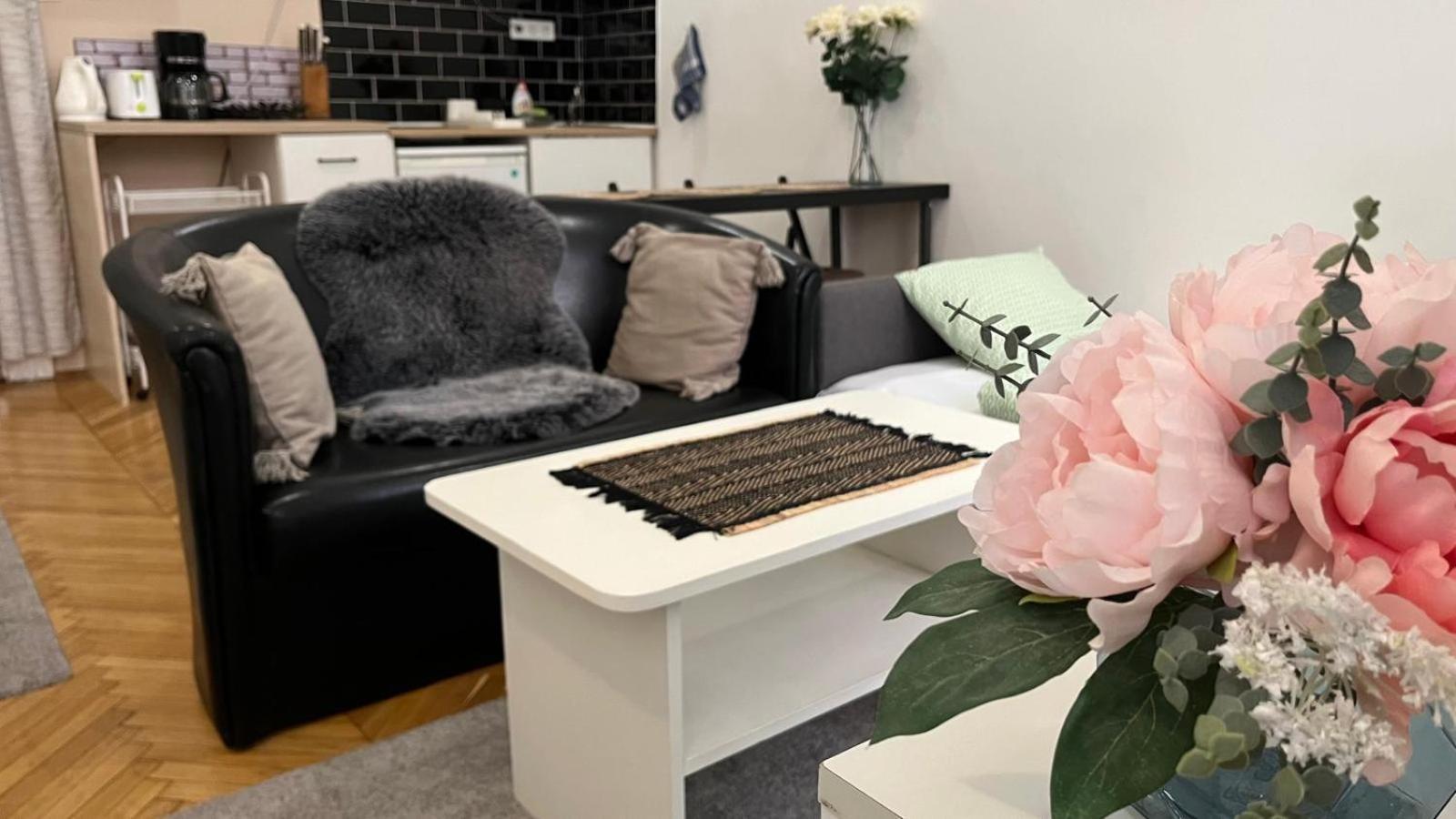 M&M Apartment Budapest House ภายนอก รูปภาพ